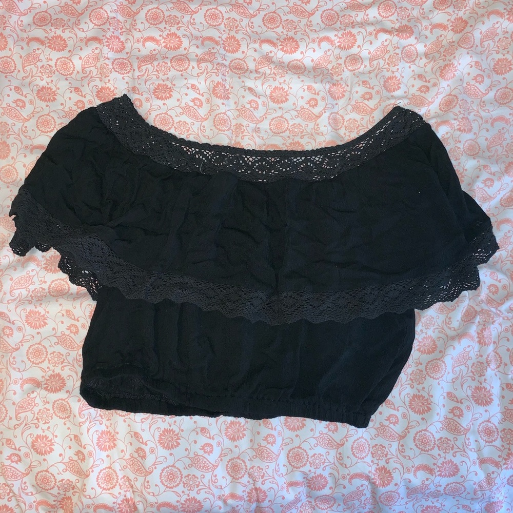 Off the shoulder crop